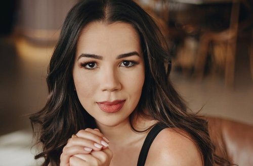 Dra. Ana Clara Melo